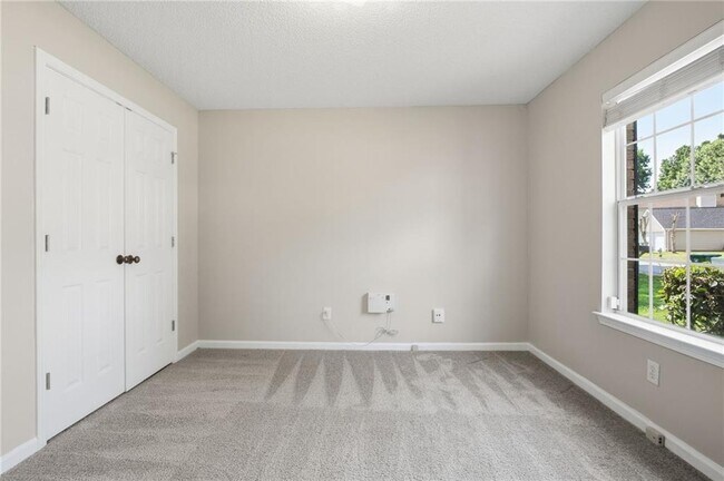 Building Photo - 5949 Idlewood Pl