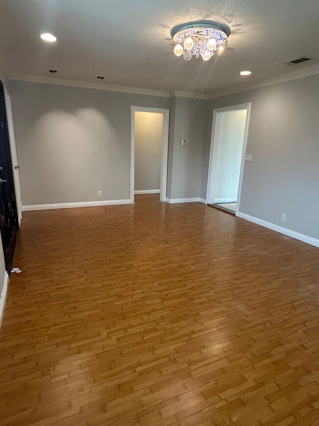 Building Photo - Spacious 4-Bedroom House for Rent in Monterey Park Quiet Neighborhood