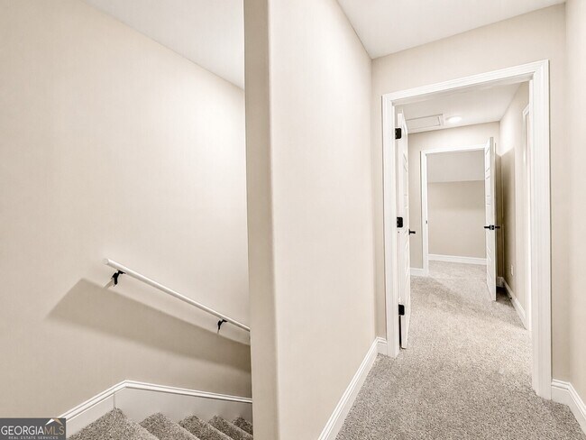 Building Photo - 419 Madison Ave