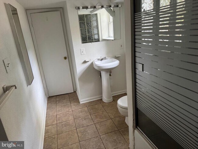 Building Photo - 4920 Butterworth Pl NW