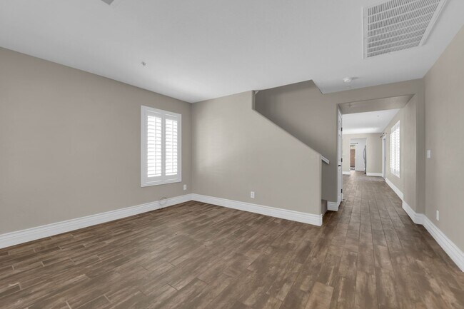 Building Photo - Beautiful Two bedroom 2 1/2 bath
