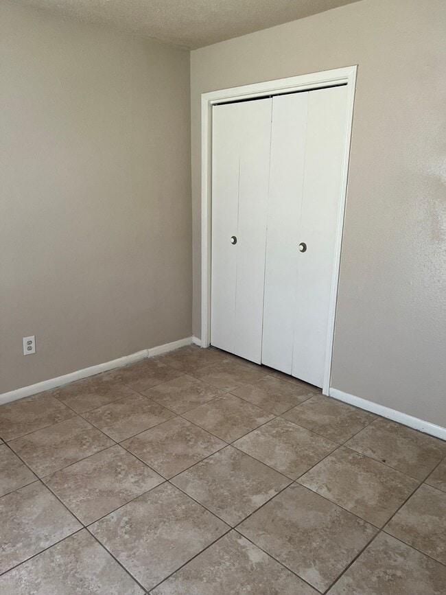Building Photo - 6823 Wellwood Ct