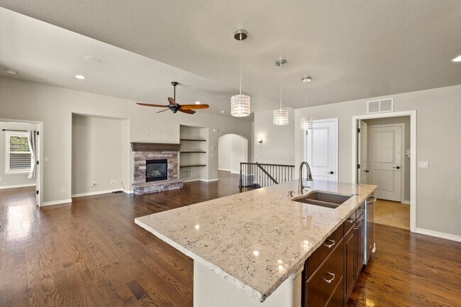 Building Photo - Immaculate & Stunning 4BD Ranch Style in C...