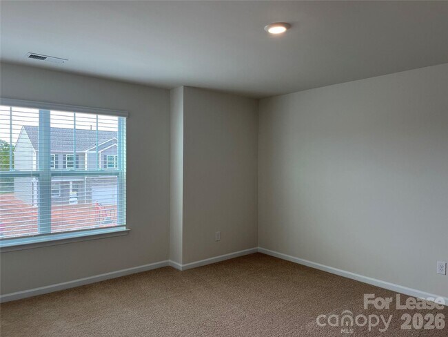 Building Photo - 119 Old Home Rd