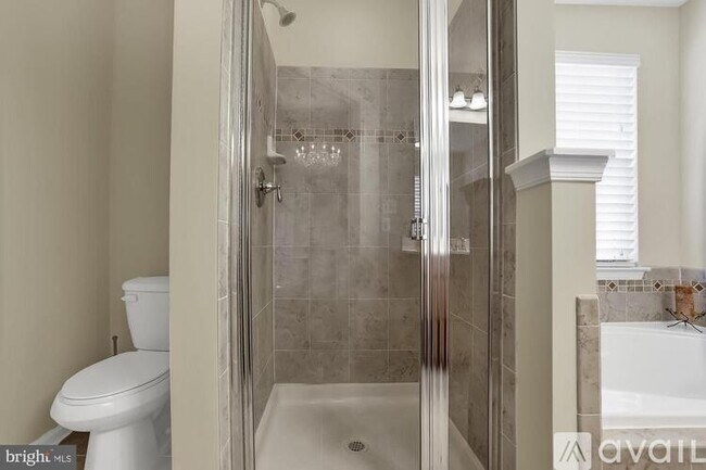 Building Photo - 822 Blossom Dr