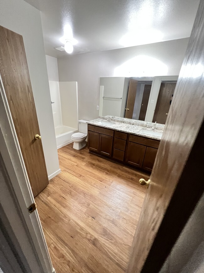 granite bathroom countertops - 4616 E 12th St