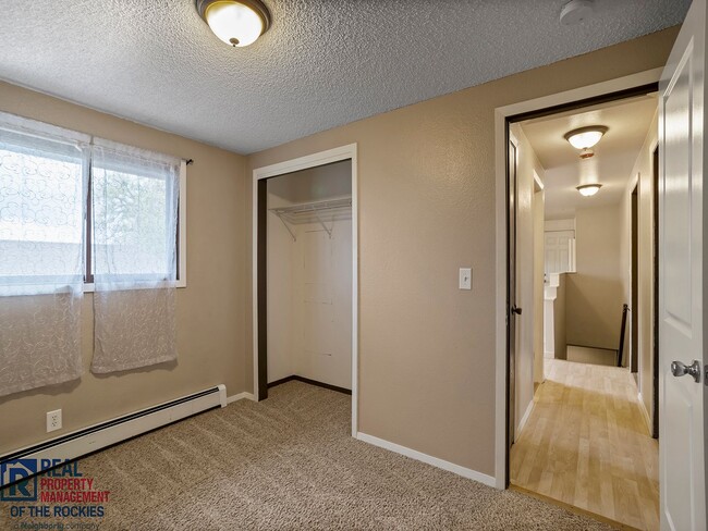 Building Photo - Charming 3-Bedroom Home on 2 Acres with Fr...