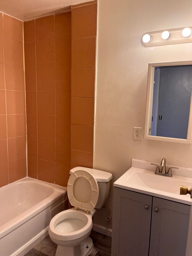 Building Photo - 323 Xenia Ave