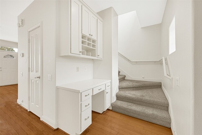 Building Photo - 2414 Calumet St