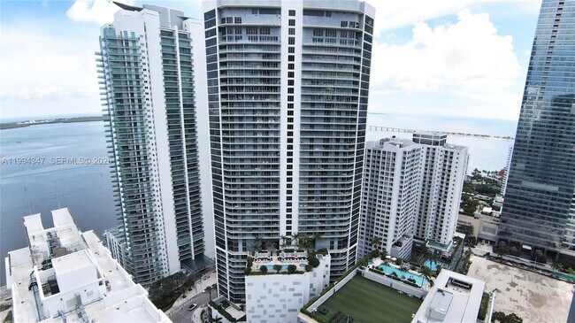 Building Photo - 1300 Brickell Bay Dr