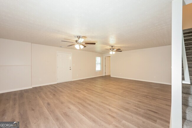 Building Photo - 2270 Village Dr