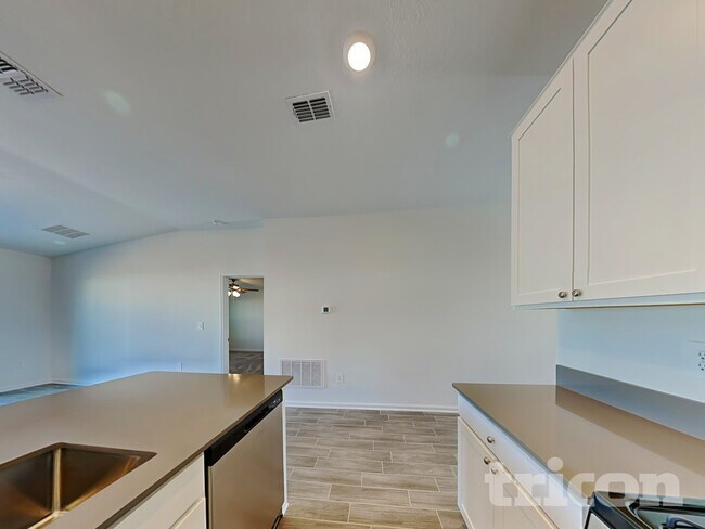 Building Photo - 9496 Revere Ave