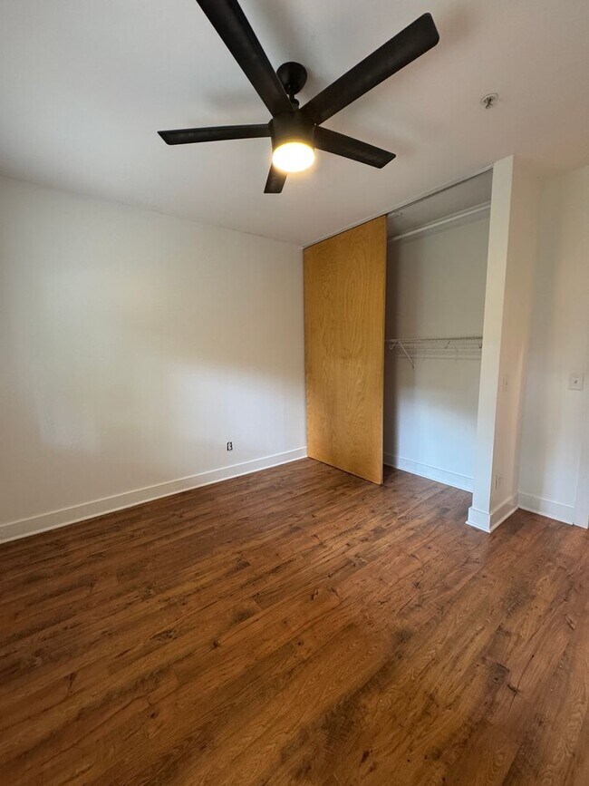 Building Photo - Beautiful 2 bed /1 bath condo in desirable Germantown - walking distance to coffee shops, restaur...