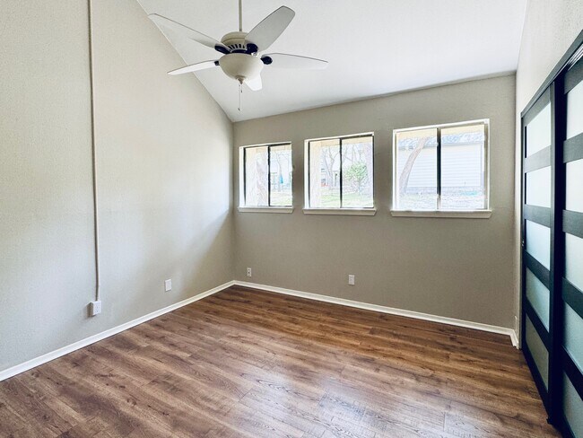 Building Photo - 30 Casa Verde St