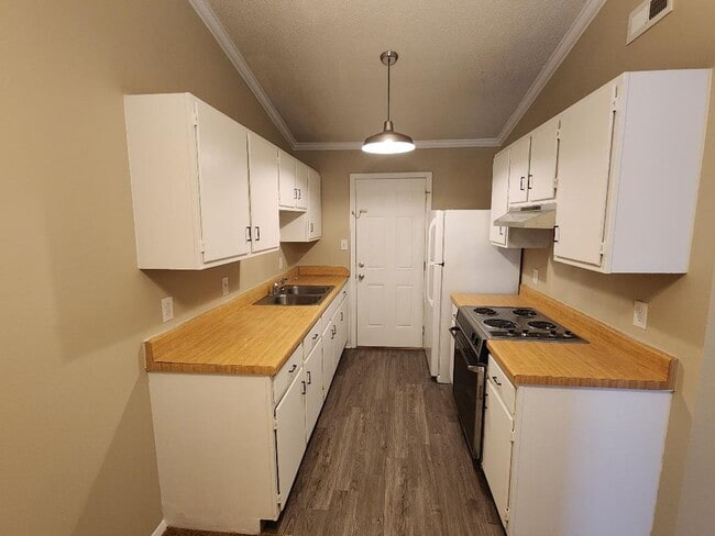 Building Photo - Weblin Pointe Townhome