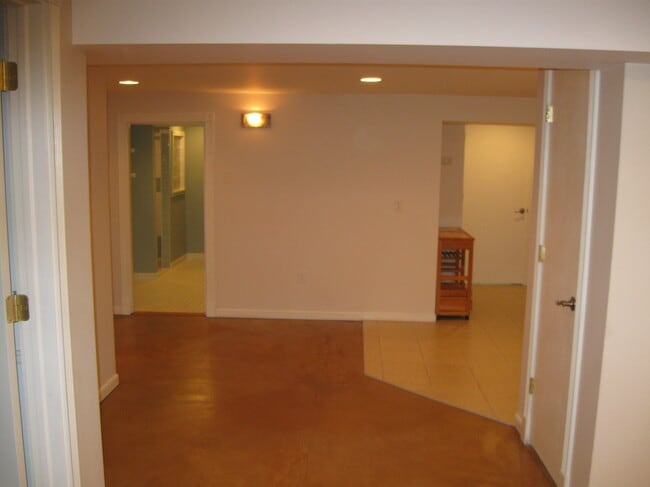 Building Photo - 9254 Sappington Rd