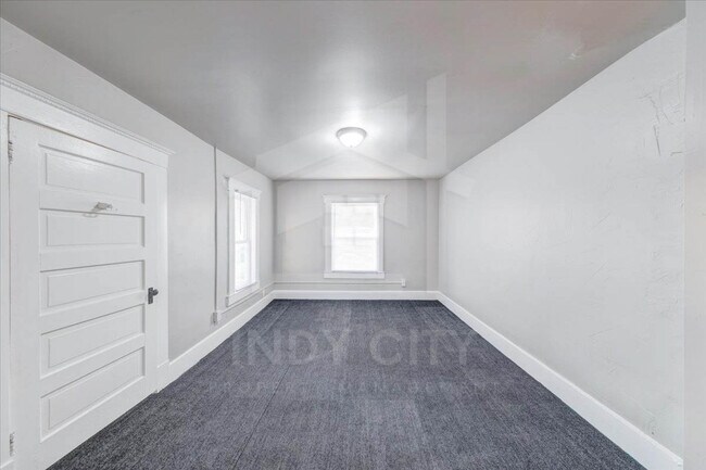 Building Photo - 622 N Mulberry St