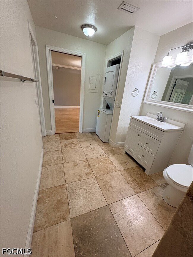 Building Photo - 2510 SE 16th Pl