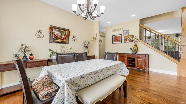 Building Photo - 303 Gateview Dr