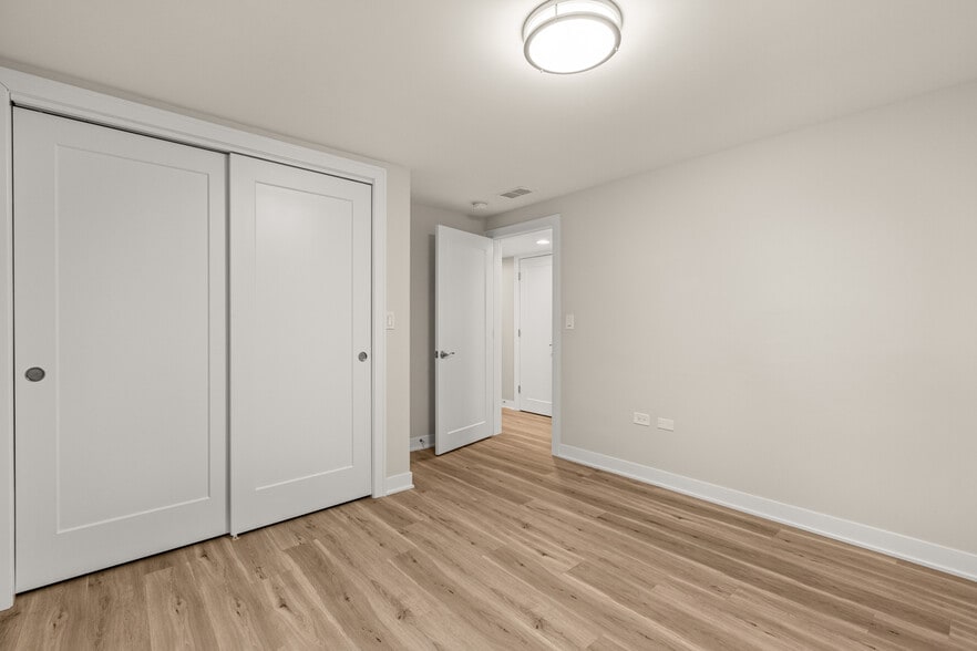 Building Photo - 3608 W Diversey Ave