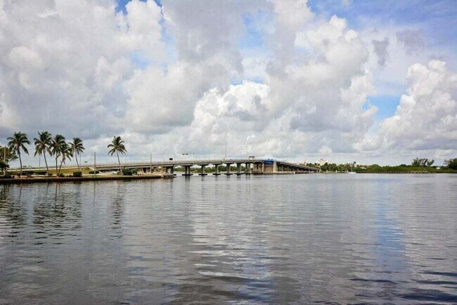Building Photo - 2860 S Ocean Blvd