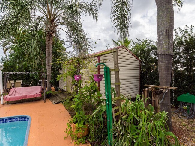 Building Photo - 5524 Garfield St