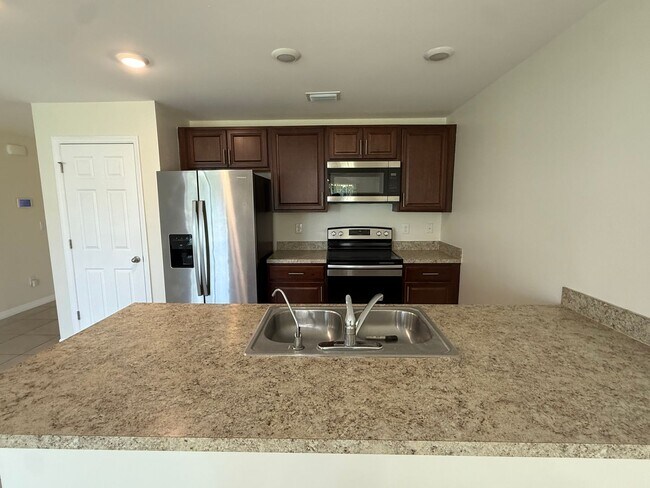 Building Photo - 1108 NE 36th Ln