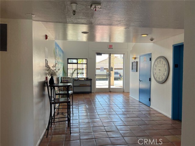 Building Photo - 3830 Avenida Del Presidente