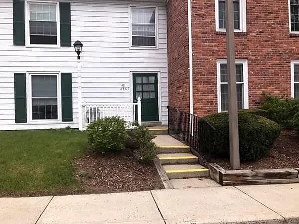 Building Photo - 40 Yorktown Dr