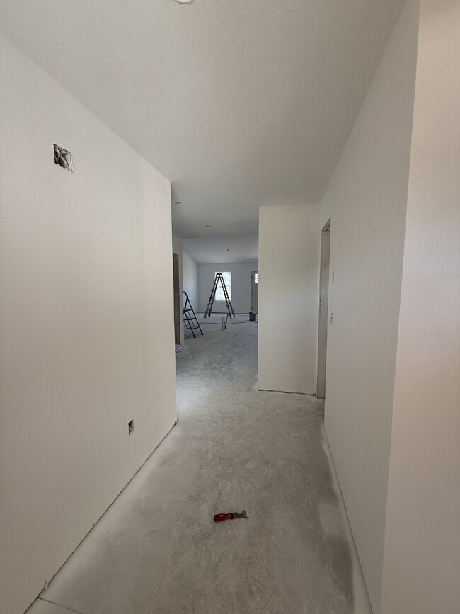 Building Photo - Patio Home in Hollister (4 Bedrooms withou...