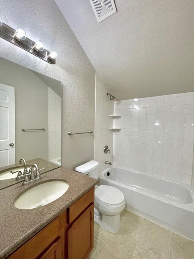 Building Photo - Stunning 4 Bed/4 Bath Home in Banning Lewis Ranch
