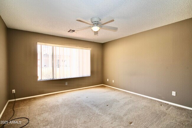 Building Photo - 1702 E Palm Beach Dr