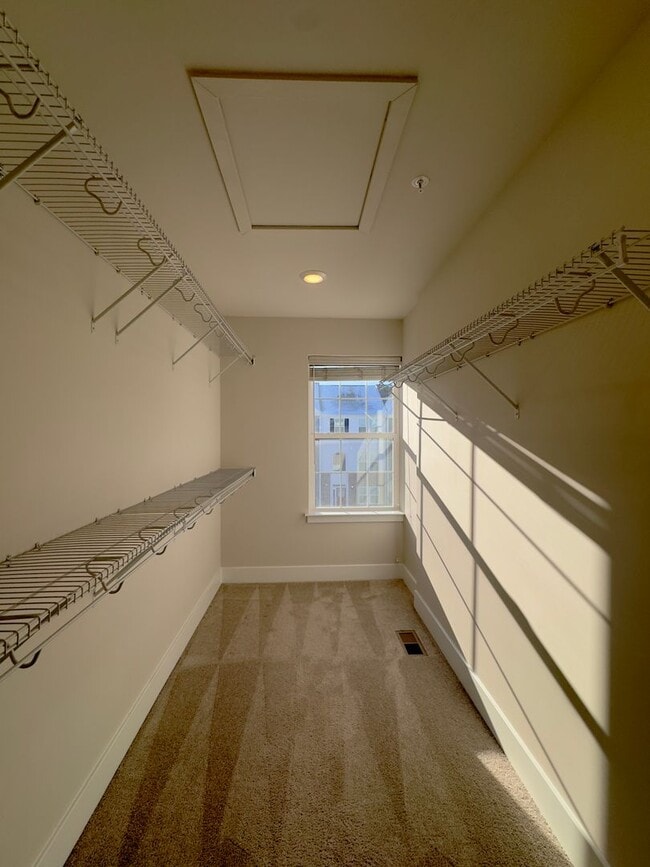 Building Photo - Charming 3 Bedroom/2 Bathroom/2 Half Bath Townhome in Windsor Mill, MD!