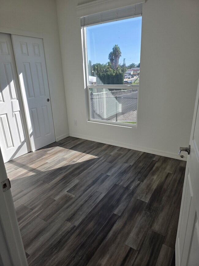 Building Photo - 2805 Alta Dr