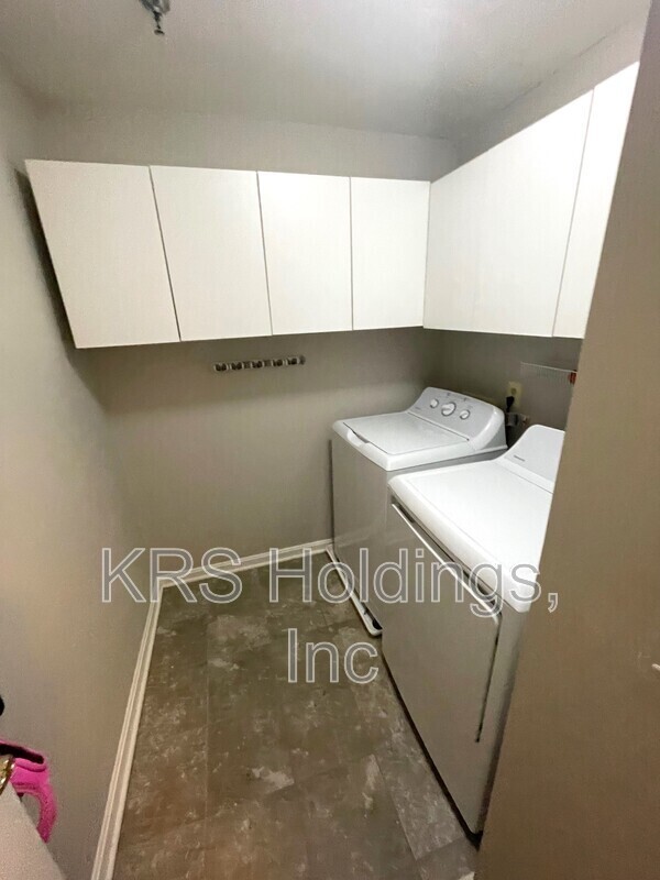 Building Photo - 1037 Gardenview Loop