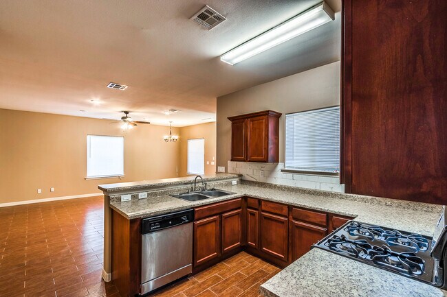 Building Photo - Home For Rent - Beautiful Single Story Hom...