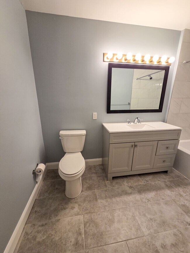 Building Photo - Stunning 2br/2bth condo in North Bethesda,...