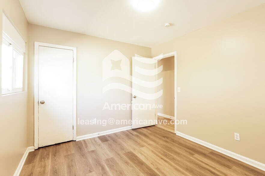 Building Photo - 2509 Parkway Dr