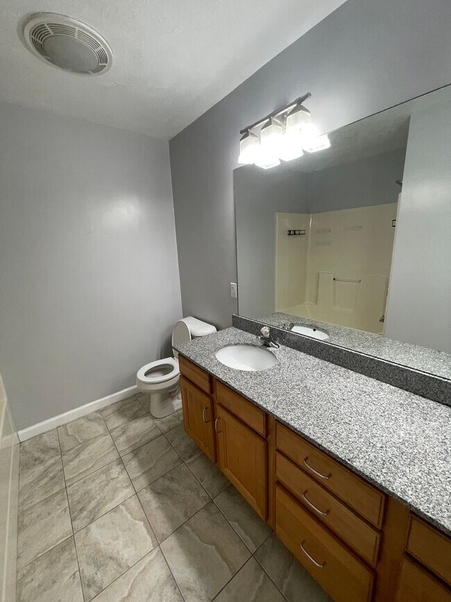 Building Photo - 1513 King Henry Dr