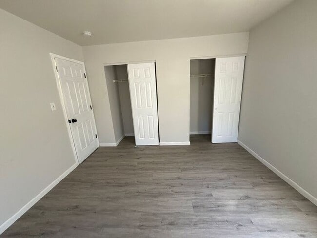 Building Photo - Beautifully updated corner home!