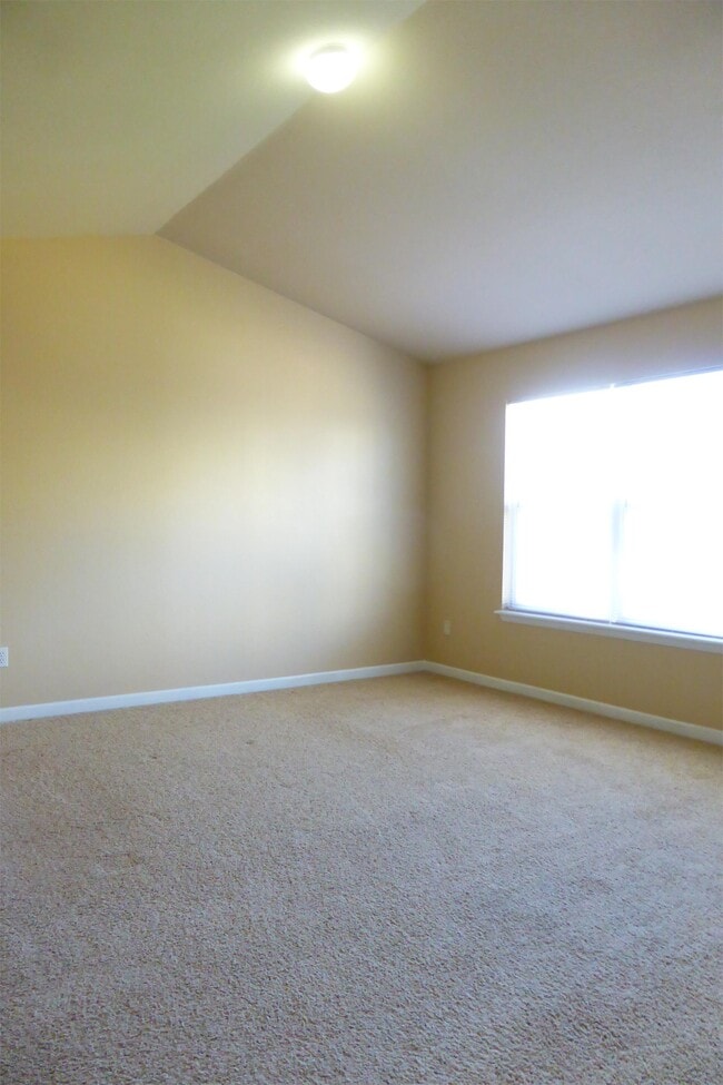 Building Photo - 8486 Meadowcrest Dr
