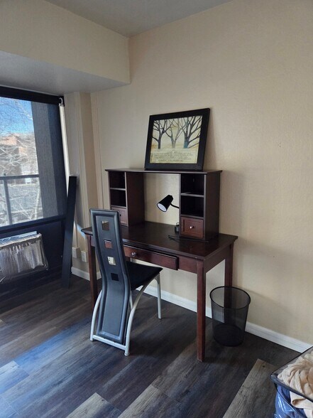 Building Photo - 417 E Kiowa St