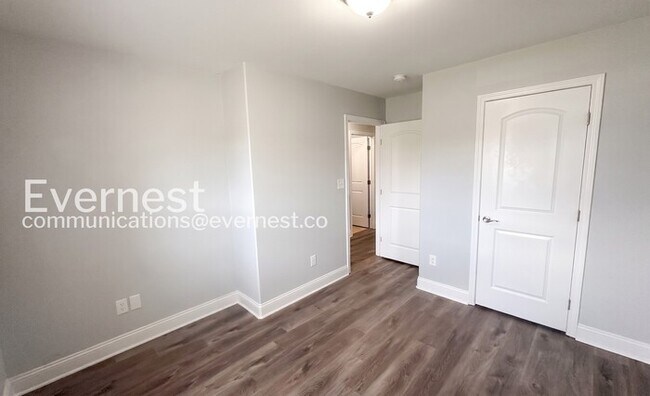 Building Photo - Charming Home with Fenced Yard and Attached Garage | Pet Friendly | Available Soon!