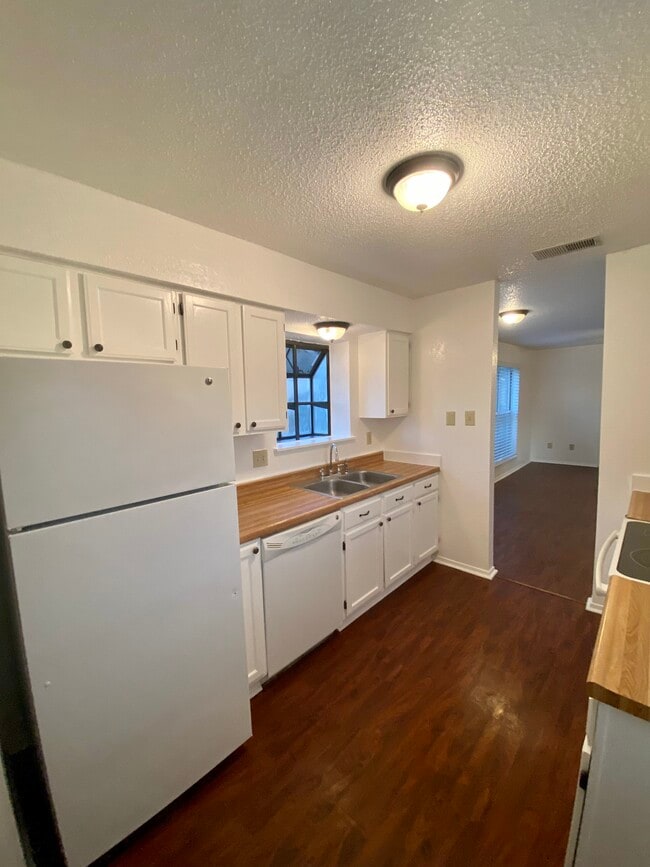 Kitchen - 1809 West Spring Creek Parkway
