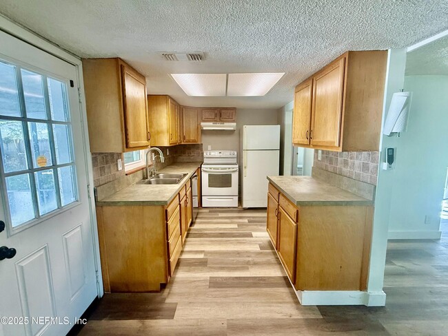 Building Photo - 7841 Eaton Ave