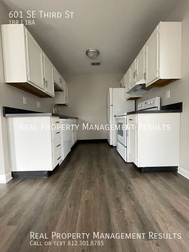 Building Photo - Welcome to our 1 bedroom 1 bath apartment ...