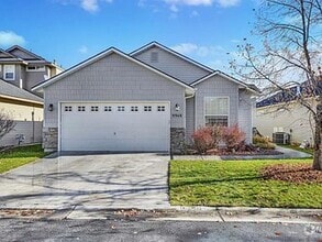 Building Photo - 3 bedroom 2 Bathroom home