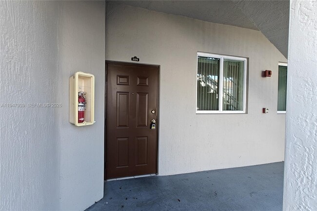 Building Photo - 2637 SE 16th Terrace