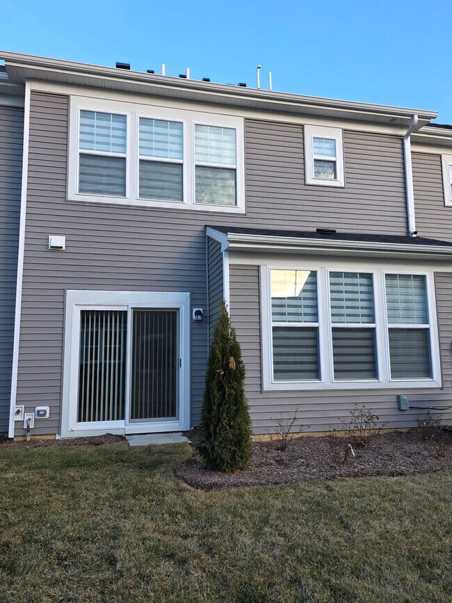 Building Photo - 5933 Hawkweed Dr