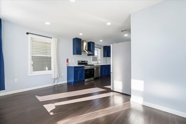 Building Photo - 225 Freeman Ave